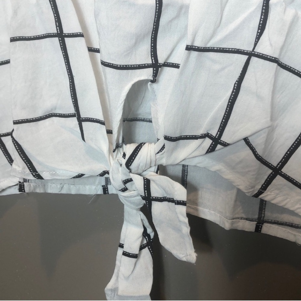 Herinbe Tu Crop Blouse Medium Grid Tie-Front Top - Picture 4 of 9